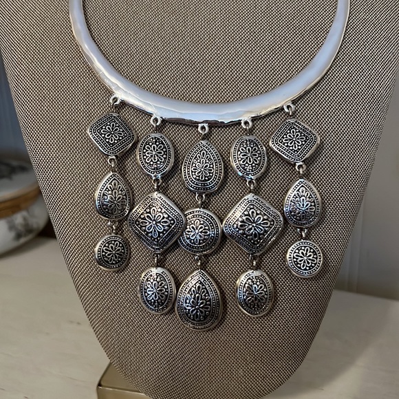 Chic Silver and Blue Gemstone Necklace - Picture 5 of 7